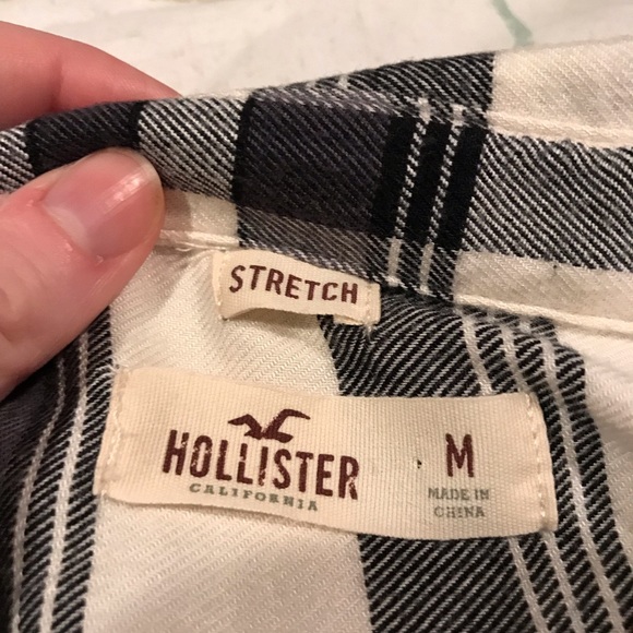 Hollister Tops - Cream and black Hollister flannel
